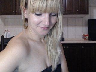 BlondeDoll22 bongacams