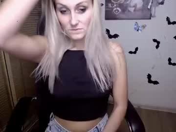 blondekiki chaturbate