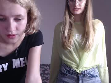 candy_foxes chaturbate