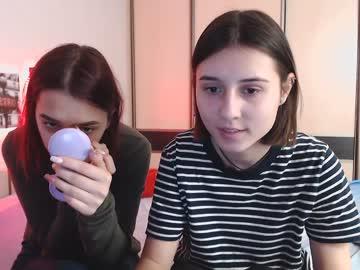 lari_18 chaturbate